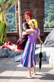 Anouk Wagener (Marulla ) und Myriam Utz ( Rapunzel ) (Bild: Annemone Taake)