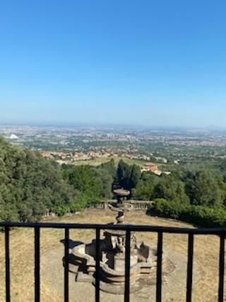 Villa Mondragone ist eine Patriziervilla, die auf dem Gebiet des Monte Porzio Catone in Rom (Albanische Hügel) liegt.